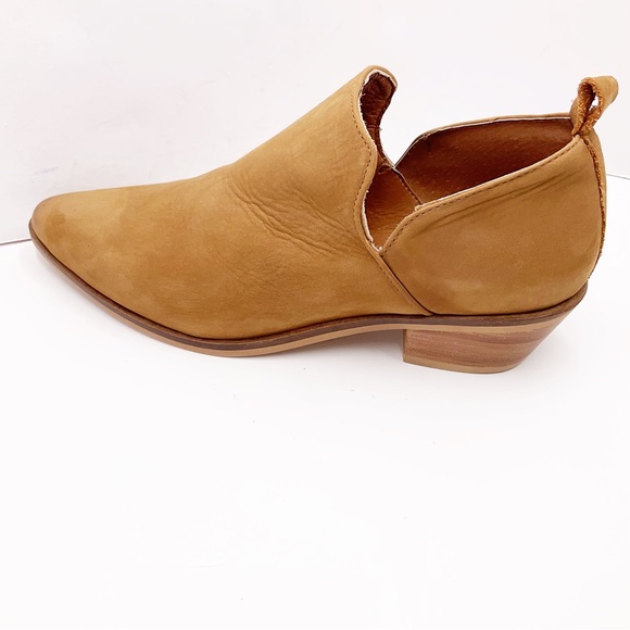 {ARTISAN BY ZIGI} Adal Pointed Toe Block Heel Slip On Leather Booties - Picture 3 of 16